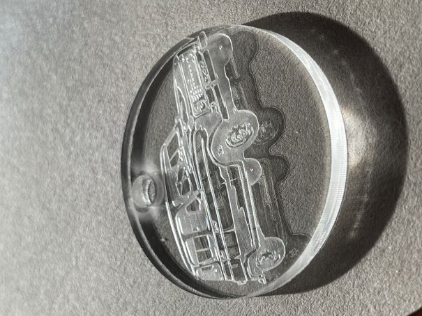 53. médaillon 4L plexi
